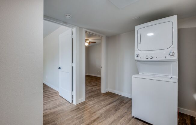 2 beds, 1 bath, 850 sqft, $1,395, Unit 201-09