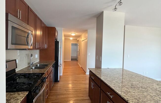 2 beds, 1 bath, 1,000 sqft, $2,225, Unit 703