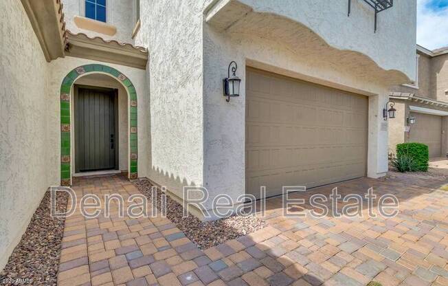 923 W YELLOWSTONE WAY