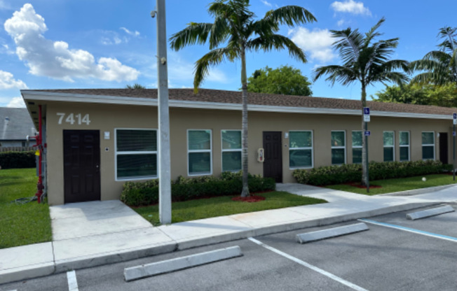 7414 SW 10 CT
