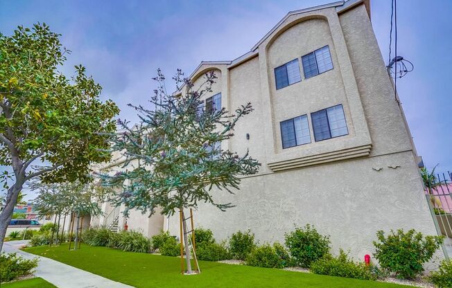 Secure and Convenient Multi-Unit Asset in Central Inglewood