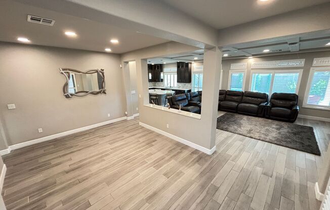 Contemporary 4Bed/3Bath/3 Car/+ Loft -residence located in the Silverado Ranch area