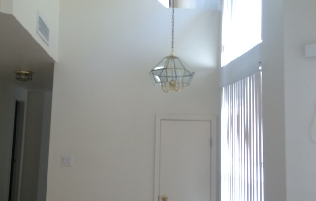 3 bedroom 2 bath Townhouse with loft in Chandler - AZ Avenue & Frye Rd