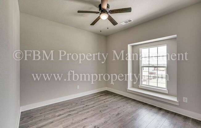 3 beds, 2.5 baths, $1,995, Unit B