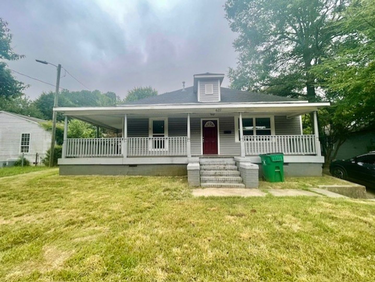 Must view this Adorable 3 bedroom 1 bath home . Located in Thomas Hoskins