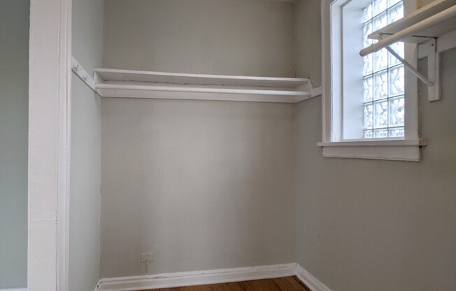 711 W Belmont Ave