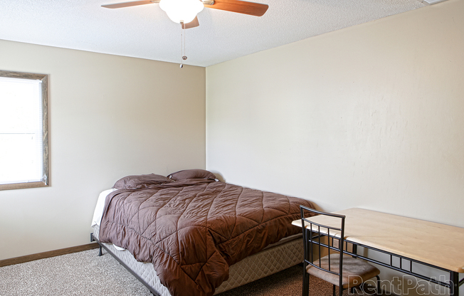 2 beds, 1 bath, 820 sqft, $985, Unit 4324 Wyndsor Terrace Building 4 #30