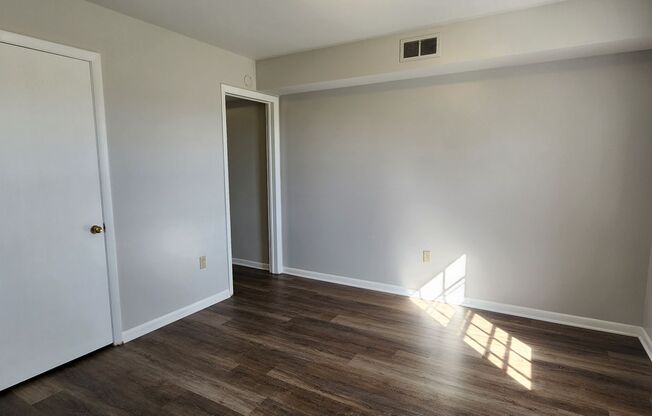 3 beds, 1.5 baths, $1,375, Unit Apt. 09