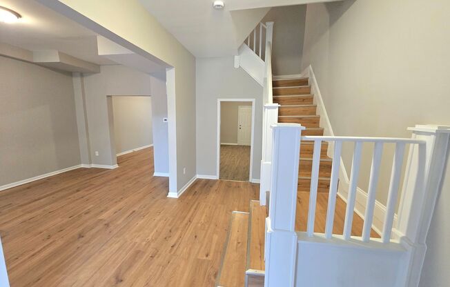 Beautiful 4.5 Bedroom 2 Bathroom West Baltimore Town Home