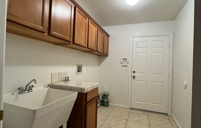 3 beds, 2 baths, $2,300