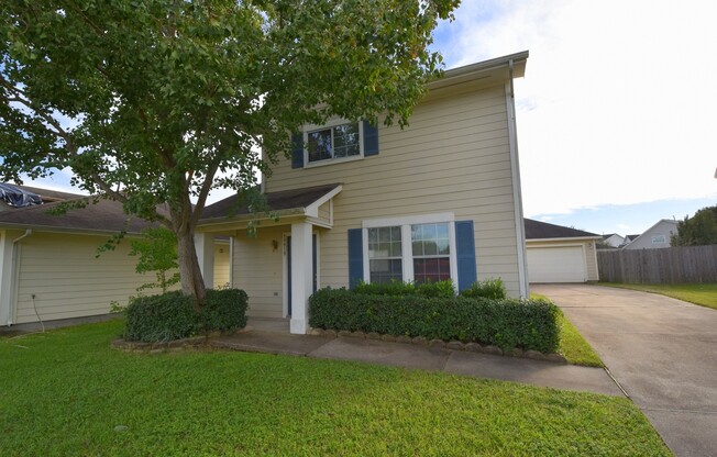 BEAUTIFUL 3 BEDROOM 2.5 BATH HOME.  WOOD FLOORING IN LIVING, KITCHEN AND DINING ROOM ALL ROOMS HAVE CARPET