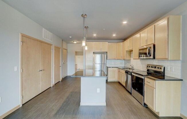 2 beds, 2 baths, 972 sqft, $2,250, Unit 313