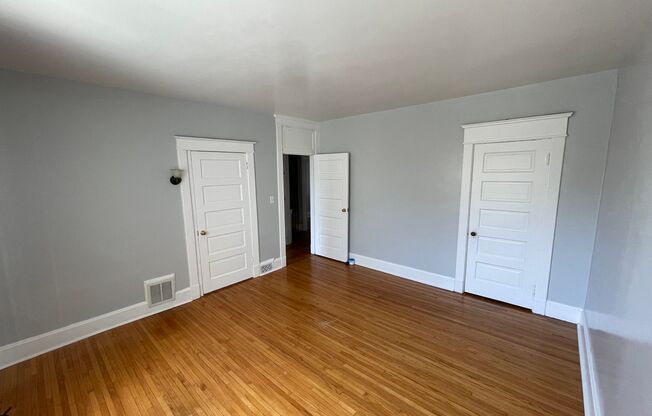 3 beds, 1 bath, $1,025, Unit 706