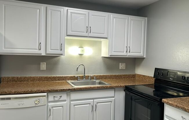 3 beds, 1 bath, 945 sqft, $1,600, Unit 1326 L1