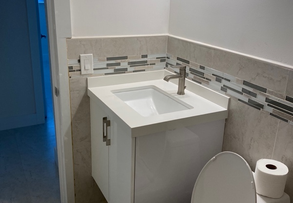 1331 W 33 ST