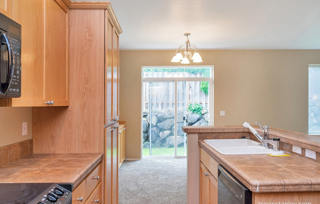 Amazing 3 BD* 2.5 BA* Single Family Home With An Open Loft! *Free High Speed Internet* *Spectacular Location!*