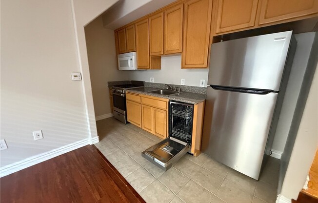 1 bed, 1 bath, 670 sqft, $2,400