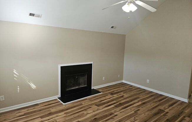 Darling 3br/2ba RANCH!! Avail Now! Near downtown Ral and I-40!!