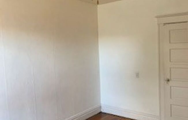 1 bed, 1 bath, $1,200, Unit 1126 Corona St. #2