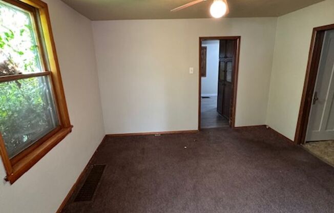 523 W 4th St