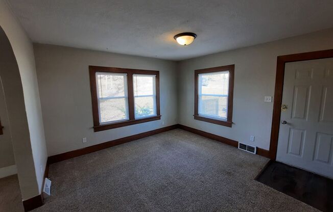 2 beds, 1 bath, $1,095