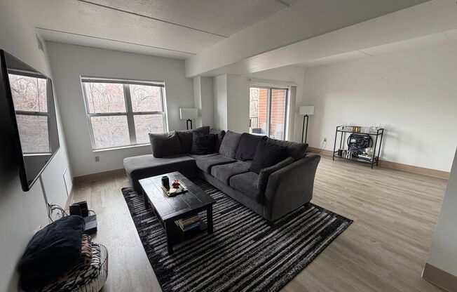 2 beds, 1 bath, 900 sqft, $1,700, Unit 304