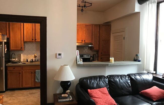 7033-7035 Meade