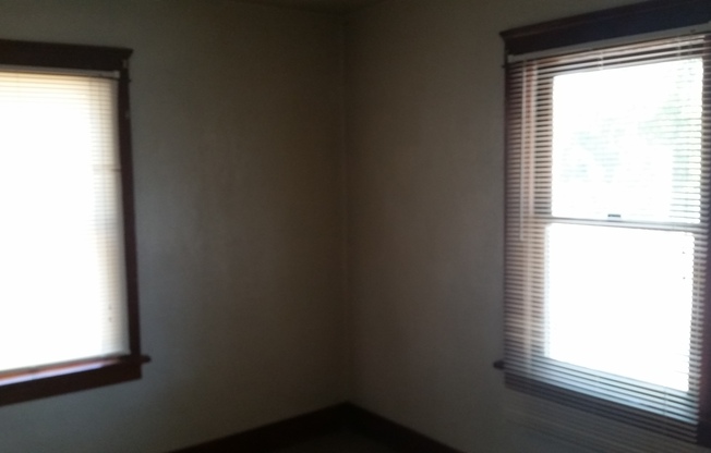 2 beds, 1 bath, $1,595