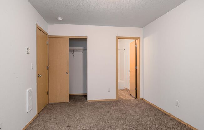 2 beds, 2 baths, 912 sqft, $1,499, Unit 23