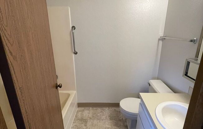 1 bed, 1 bath, 450 sqft, $1,100, Unit Unit 9