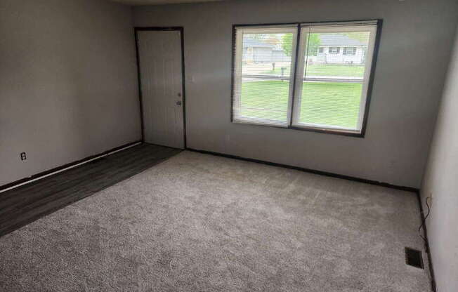 2505 E 42 ST