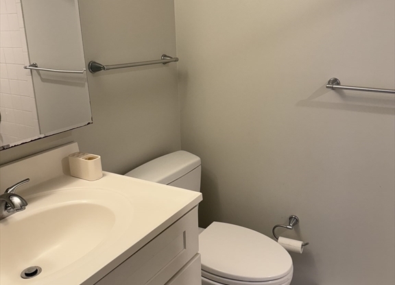 2 beds, 2 baths, 1,004 sqft, $3,350, Unit 401