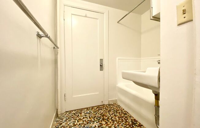 1 bed, 1 bath, 351 sqft, $1,295, Unit 505
