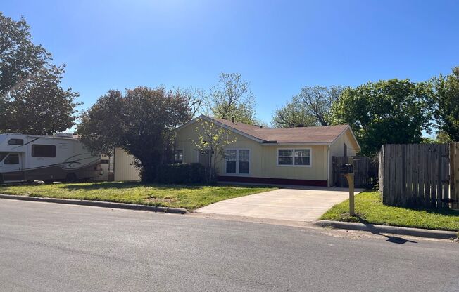 Adorable 4 bedroom in Cleburne.