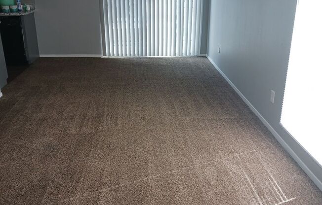 2 beds, 1 bath, 864 sqft, $920