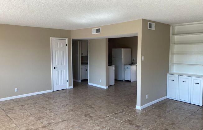 3 beds, 2 baths, $1,300