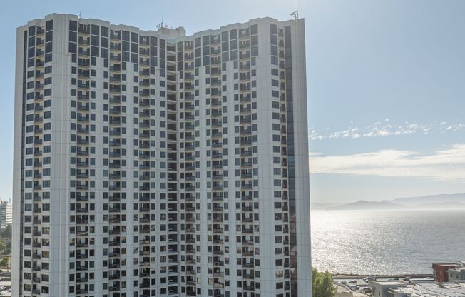 2 beds, 1 bath, $3,400, Unit APARTMENT 517