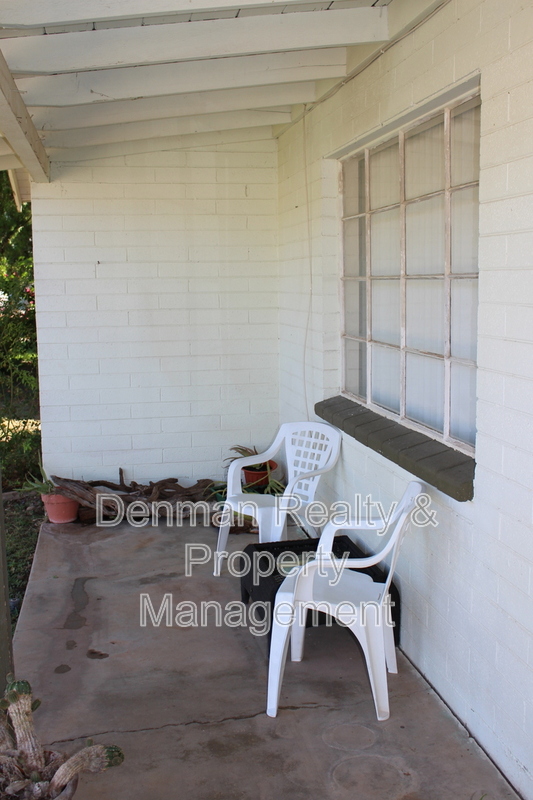910 S UNA AVE