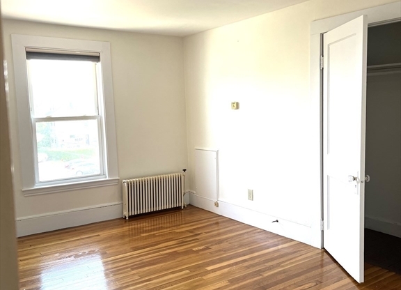 2 beds, 1 bath, 1,100 sqft, $2,400, Unit 5