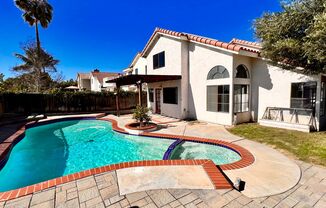 Beautiful 3BD/2.5BA with a pool and a view!