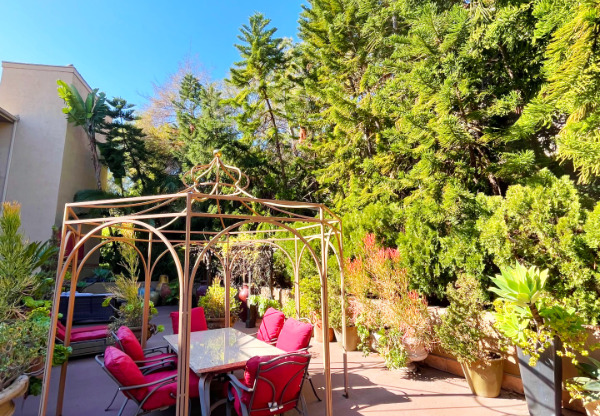 2 beds, 1.5 baths, 950 sqft, $4,195