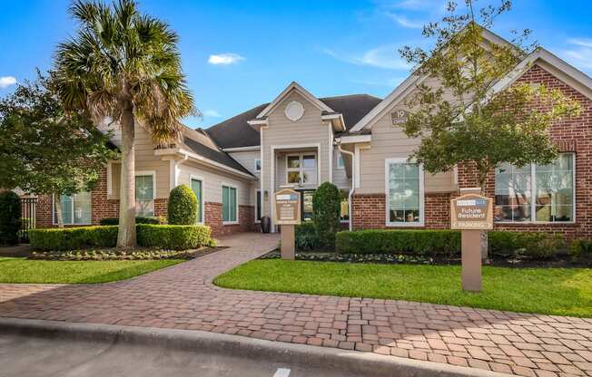 Clubhouse Exterior at Kingwood Glen, Kingwood