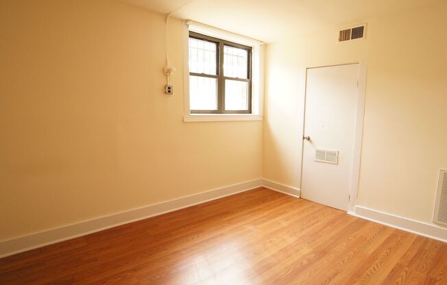 2 beds, 1 bath, 949 sqft, $2,095, Unit 2520-G