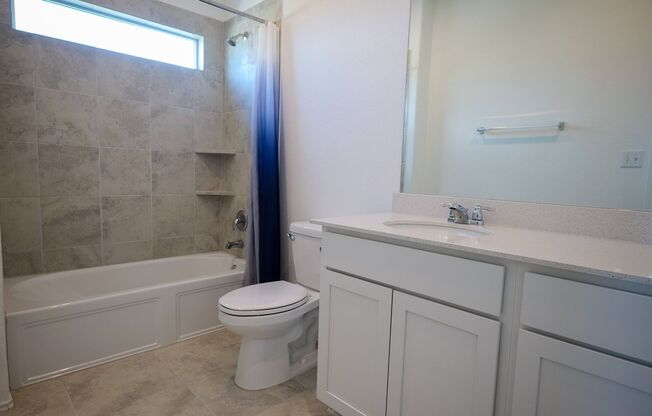 2021 4/2.5 house in Devine Lake