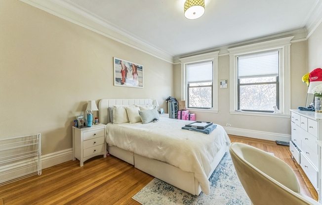 3 beds, 1 bath, 1,017 sqft, $5,800, Unit 301