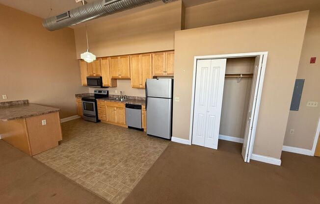 1 bed, 1 bath, 588 sqft, $1,095, Unit Apt 302