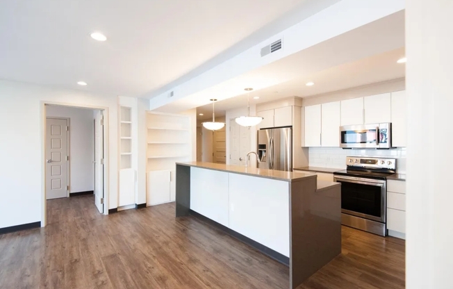 2 beds, 2 baths, 910 sqft, $4,350, Unit Unit 309