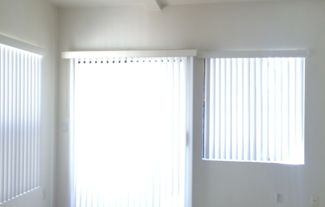 3 bedroom 2 bath Townhouse with loft in Chandler - AZ Avenue & Frye Rd