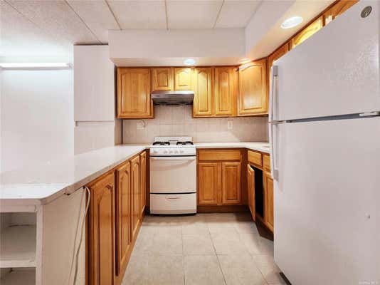 2 beds, 1 bath, $2,100