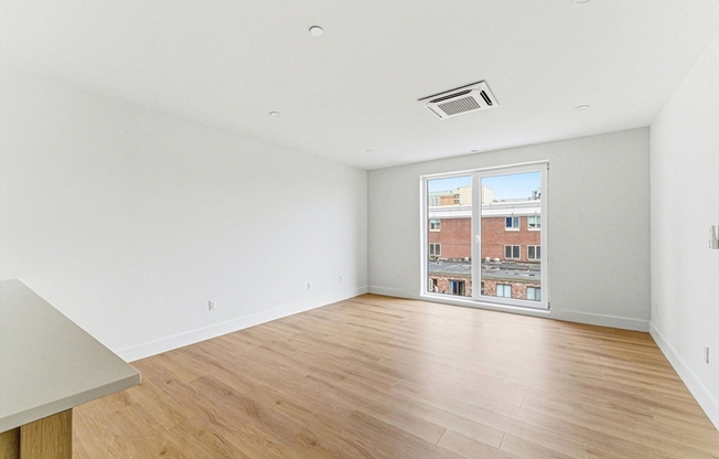 1 bed, 1 bath, 670 sqft, $3,500, Unit 606